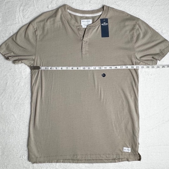 NWT Hollister Men's Relaxed Fit 100% Cotton Short Sleeve Henley Tee Light Tan - Picture 7 of 9